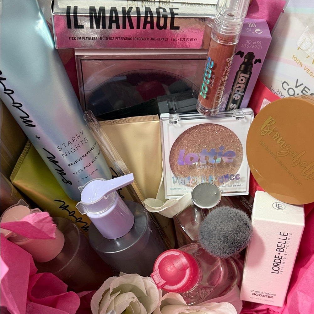 Over 200$ worth of skincare and more. Beautiful gray basket included 💗